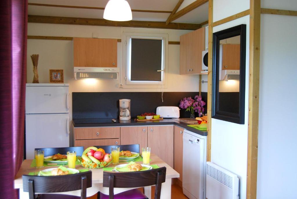 Lagrange Grand Bleu Vacances - Residence Port Lalande Castelmoron-sur-Lot Quarto foto